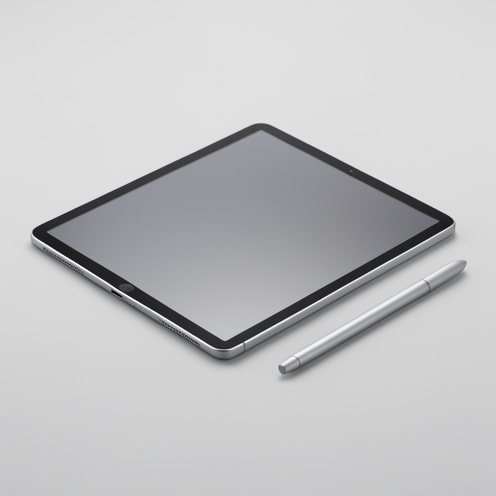 Tablette professionnelle de 13 pouces au design très fin, avec écran bord à bord et stylet, photographiée sur un fond gris clair.
